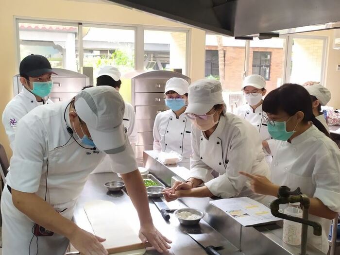 「中式麵食加工-水調麵類丙級證照班(菁英密集集訓班)」上課紀實(112.06.30)圖片