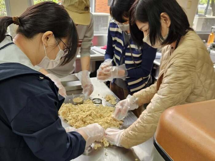 《114年度產業人才投資計畫-中式點心及異國料理實務班開訓及兒時記趣爆米香》114.03.16圖片
