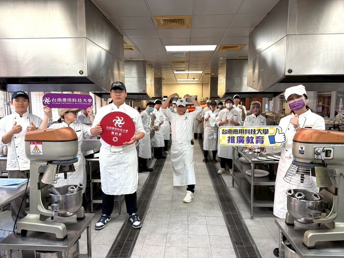 《中式麵食加工-水調麵類&發麵類丙級示範實作雙證照班》(115.01.20)圖片