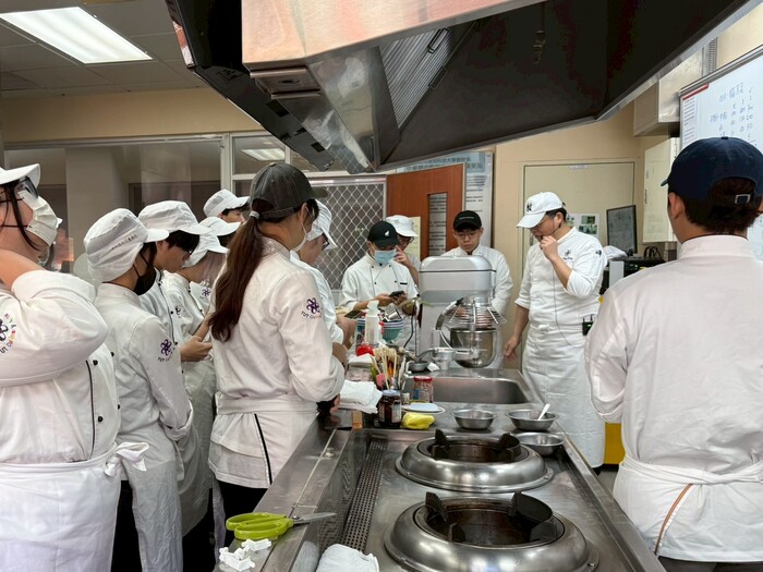 《中式麵食加工-水調麵類&發麵類丙級示範實作雙證照班》(115.01.20)圖片