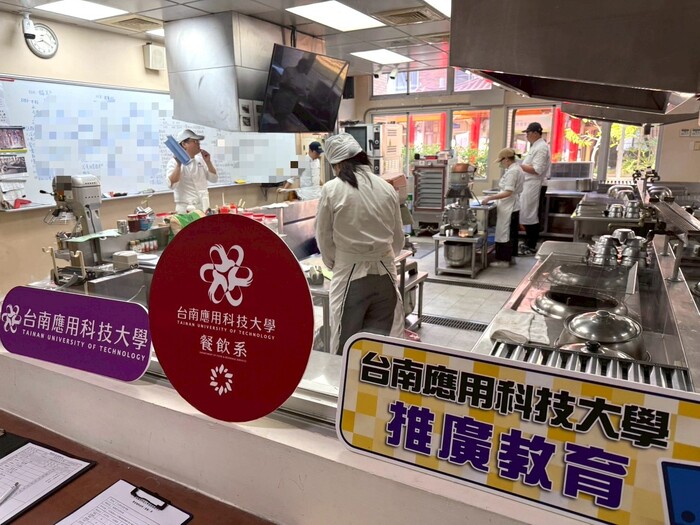 《中式麵食加工-水調麵類&發麵類丙級示範實作雙證照班》(115.01.20)圖片