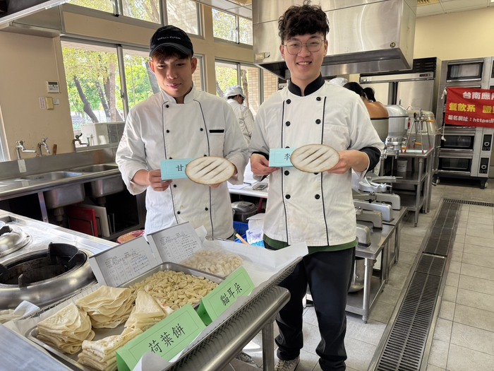 《中式麵食加工-水調麵類&發麵類丙級示範實作雙證照班》(115.01.20)圖片