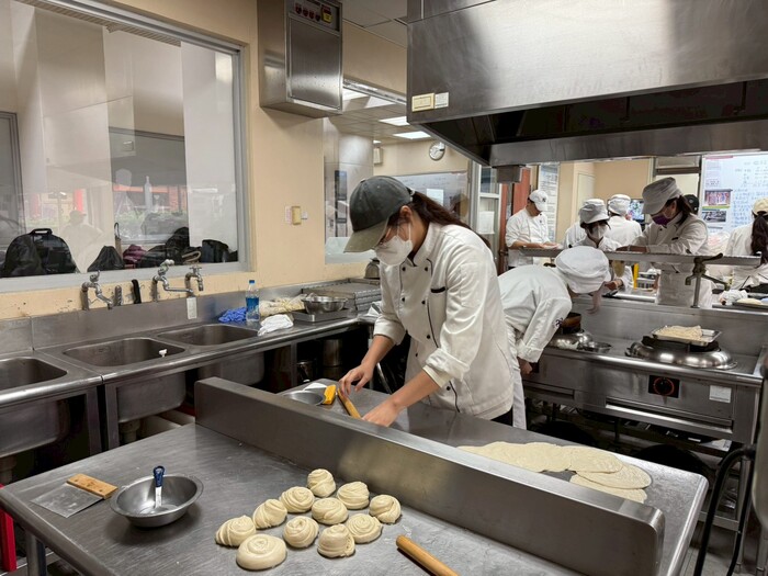 《中式麵食加工-水調麵類&發麵類丙級示範實作雙證照班》(115.01.20)圖片