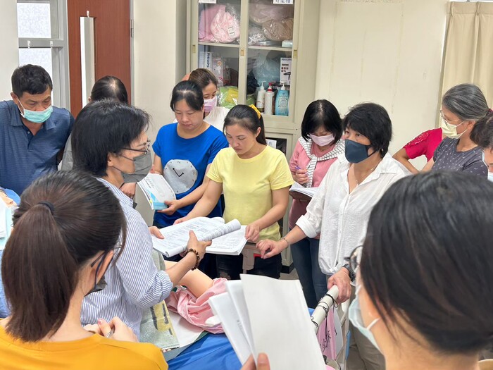 「照顧服務員術科加強班」上課紀實(112.08.13)圖片