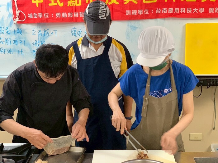 《114年度產業人才投資計畫-中式點心及異國料理實務班》114.06.15結訓圖片