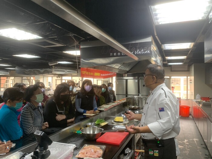 香料低溫烹調雞胸肉與白醬義大利麵(112.12.27)圖片