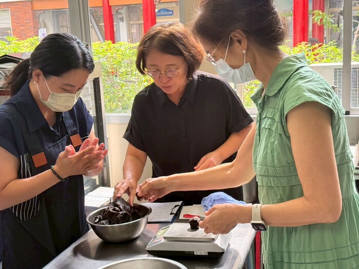 《年節伴手禮系列-紅土鹹鴨蛋&蛋黃酥製作班》(114.10.03)圖片