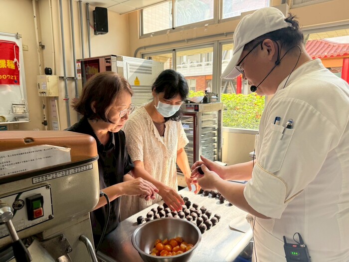 《年節伴手禮系列-紅土鹹鴨蛋&蛋黃酥製作班》(114.10.03)圖片