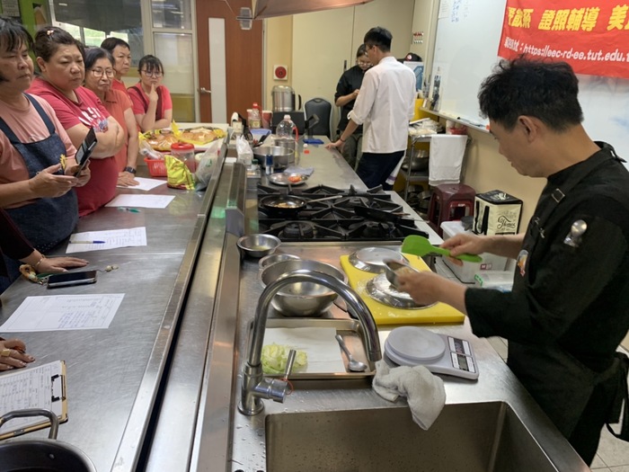 西餐創意廚房-鮮蝦雞肉起士漢堡(113.06.13)圖片