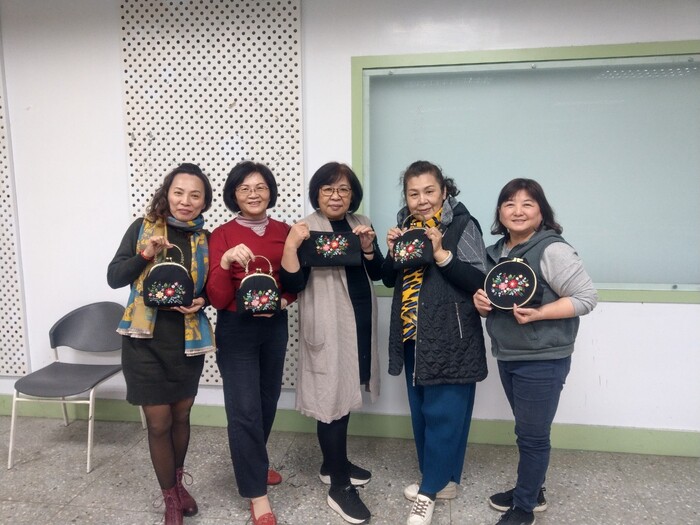 零基礎-刺繡口金包(112.12.25)圖片