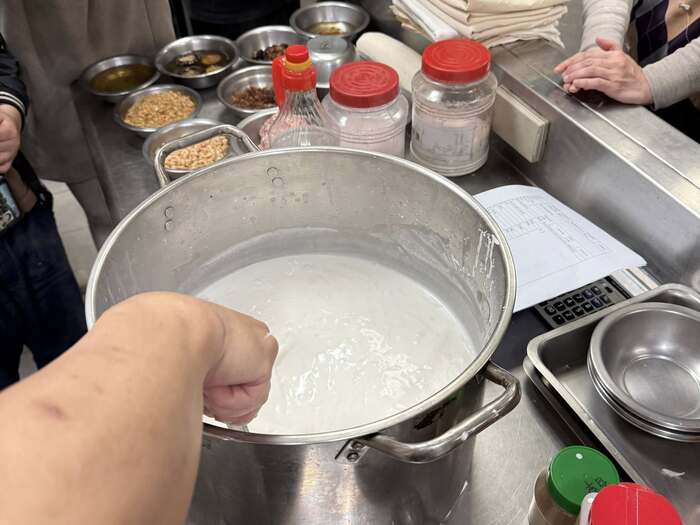 《年節伴手禮系列-純米現磨米漿台式素蘿蔔糕&櫻花蝦油蔥肉燥糕(教職員專班)》 (115.02.11)圖片