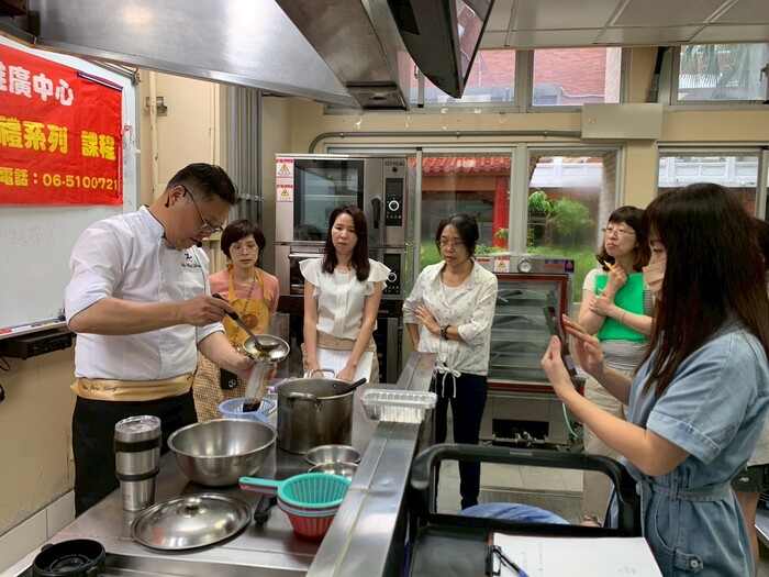 《年節伴手禮系列- 台式蘿蔔糕&獨家特調沾醬(教職員專班)》114.07.10圖片